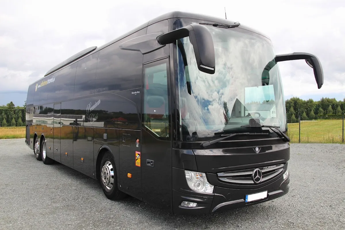 Autokar i flota firmy Albatros Travel wynajem busów i autokarów