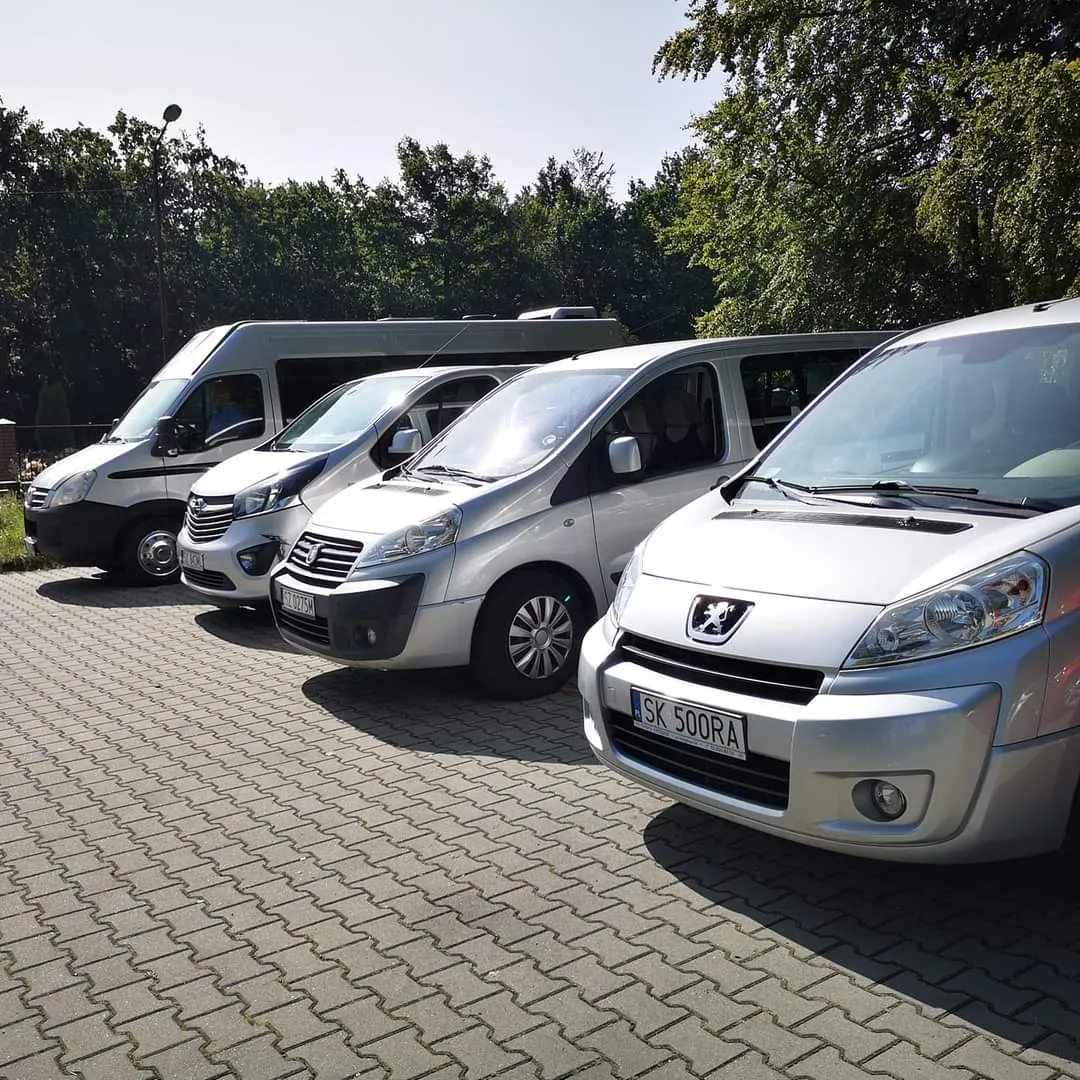 Autokar i flota firmy ArTour - przewóz osób