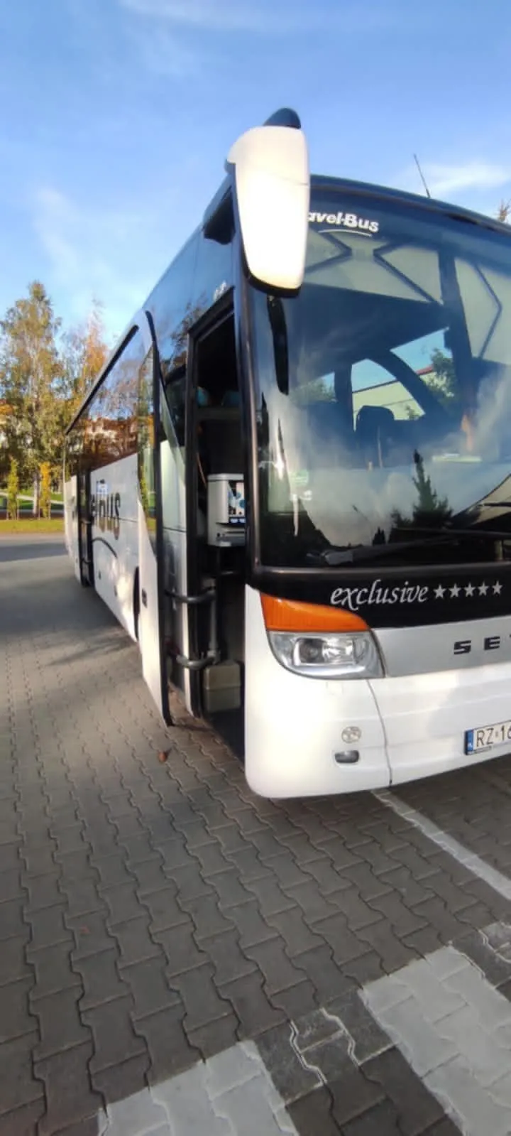 Autokar i flota firmy Autokary Rzeszów