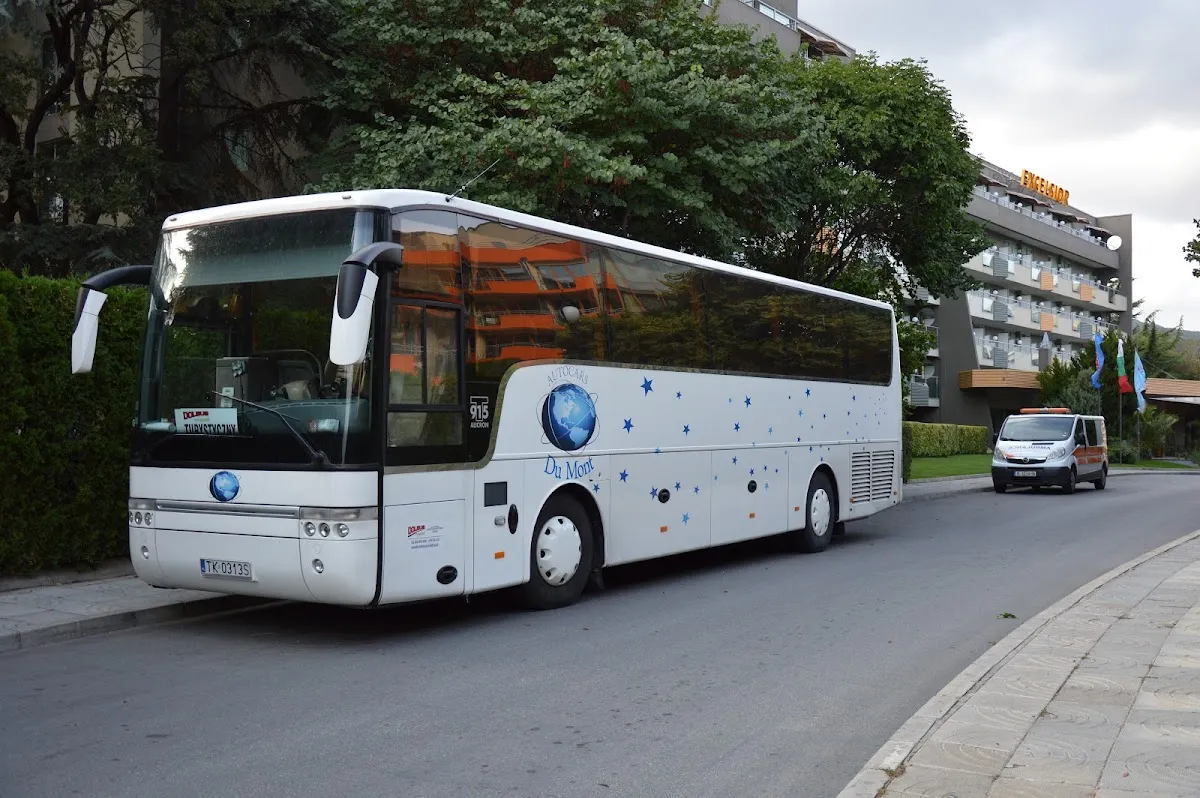 Autokar i flota firmy "Dolbus Trawel" Wynajem