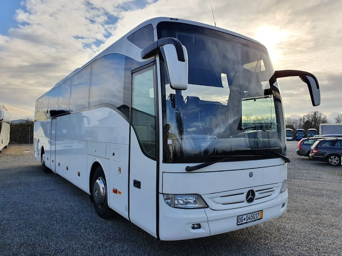 Autokar i flota firmy EUROPA TRAVEL & TRANS Sp. z o.o. Wynajem autokarów i autobusów.