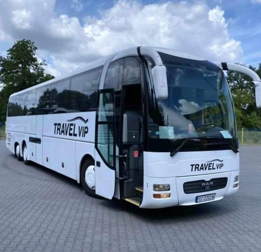 Autokar i flota firmy GOLDEN TRAVEL WYNAJEM AUTOKARÓW I BUSÓW RADOM