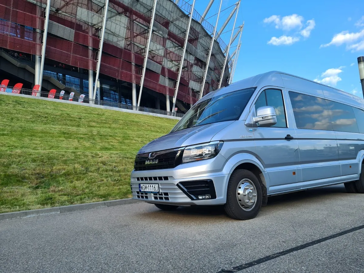 Autokar i flota firmy Komorowscy-Bus – Przewóz Osób, Wynajem Busów i Autokarów Częstochowa