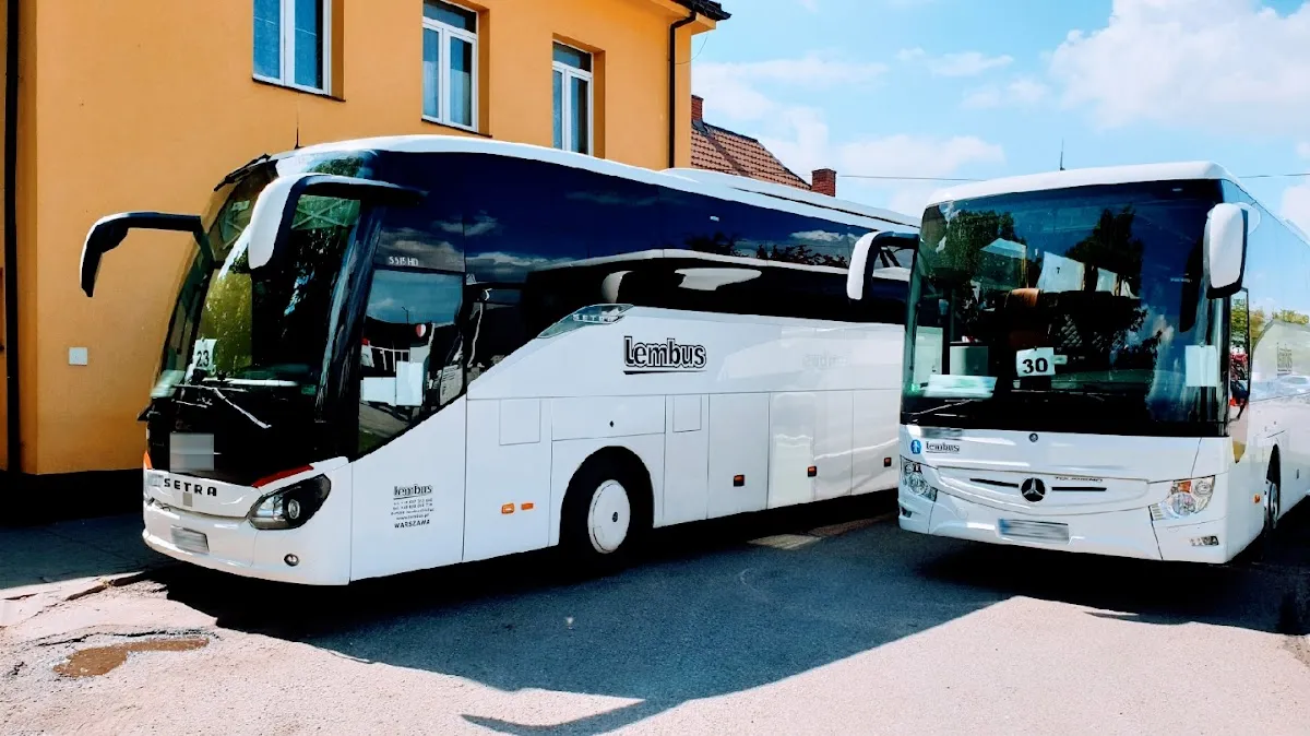 Autokar i flota firmy LEMBUS - Warszawa Wynajem vanów, busów i autokarów, przewóz osób, przewóz pracowników