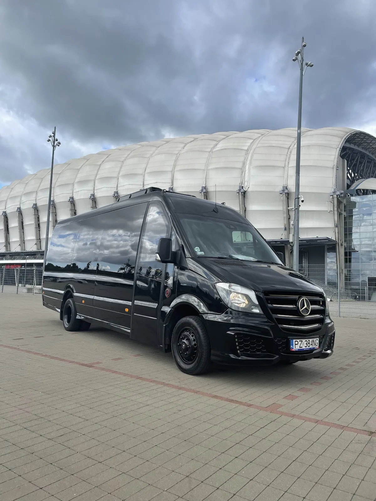 Autokar i flota firmy Leon Travel - wynajem busów