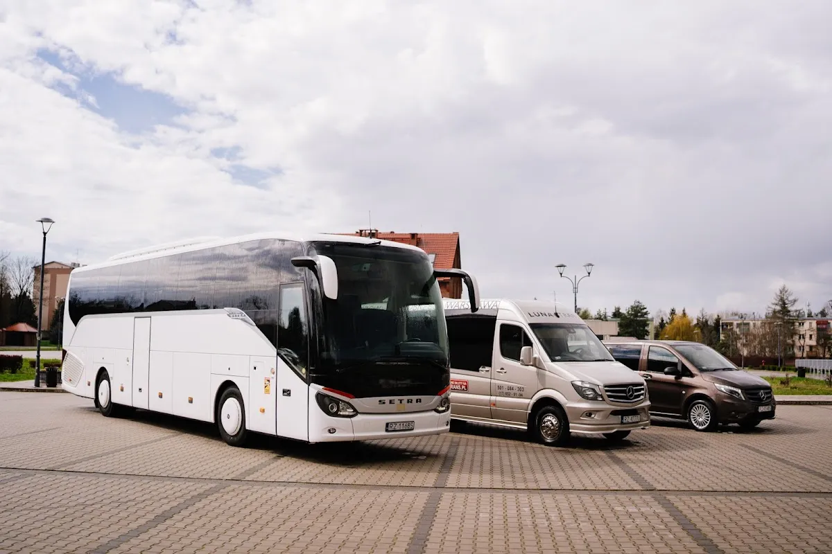 Autokar i flota firmy Luna Trans - Linia regularna Rzeszów - Tarnobrzeg - Warszawa | Wynajem busów i autokarów
