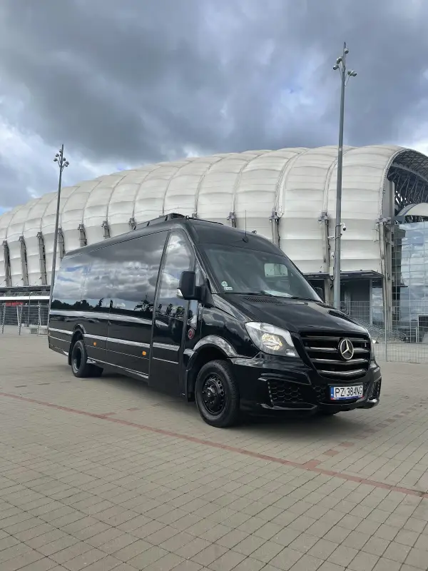 Leon Travel - wynajem busów