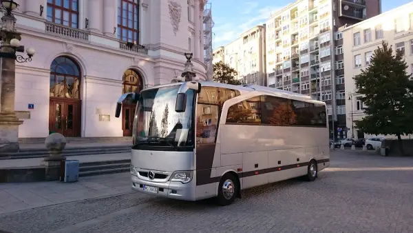 Autokar i flota firmy Przewozy Autokarowe Wynajem Autokarów i Busów