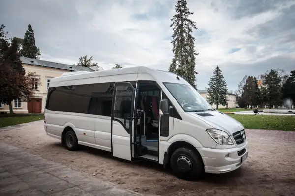 PW LOGOS TRANS WYNAJEM AUTOKARÓW I BUSÓW
