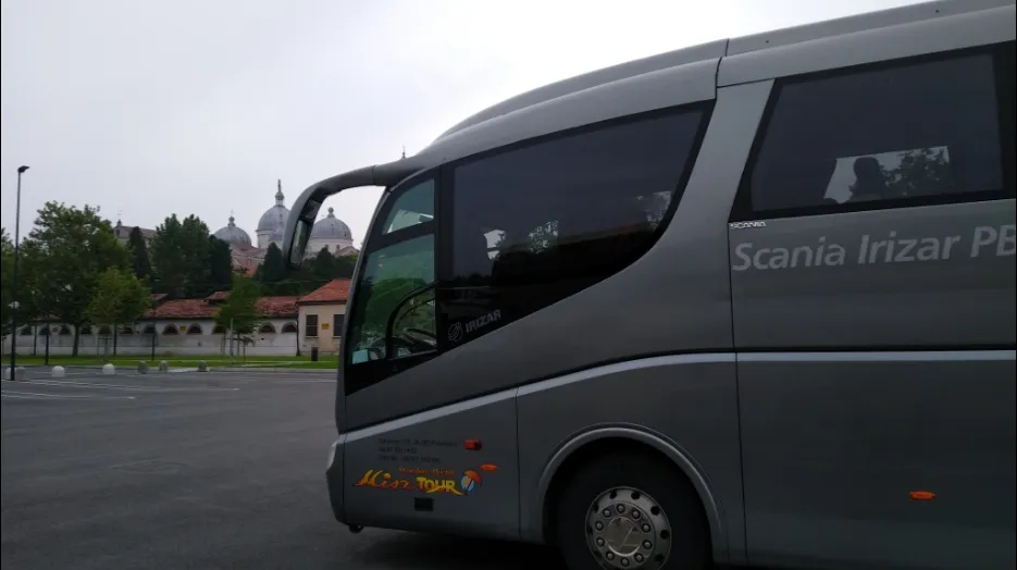 Autokar i flota firmy Misztour. Usługi przewozowe, osobowe i towarowe. Misztal S.