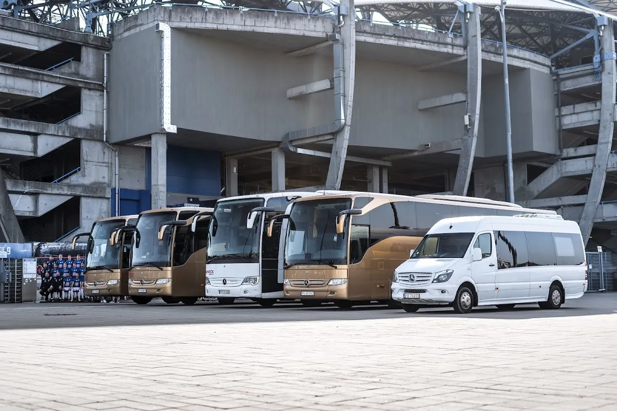Autokar i flota firmy NAWROCKI GROUP - Przewóz osób, przewozy autokarowe, wynajem autobusów i autokarów