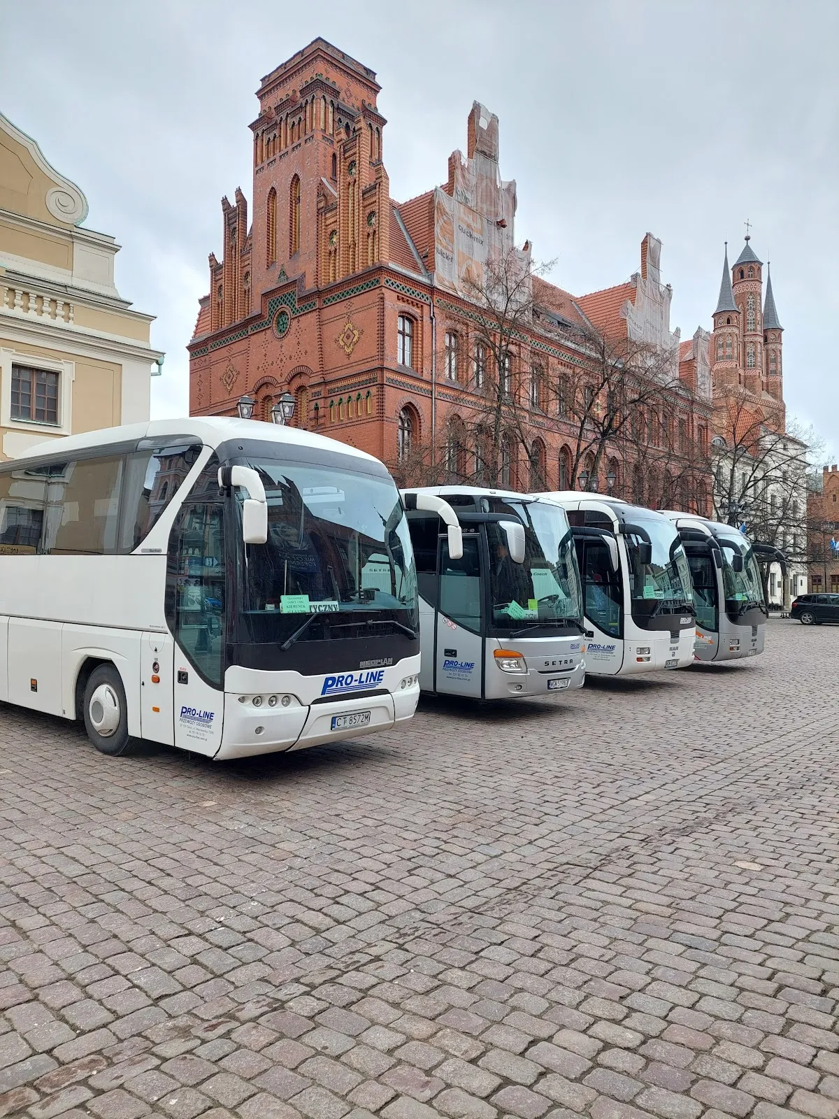 Autokar i flota firmy Pro-Line przewozy autokarowe