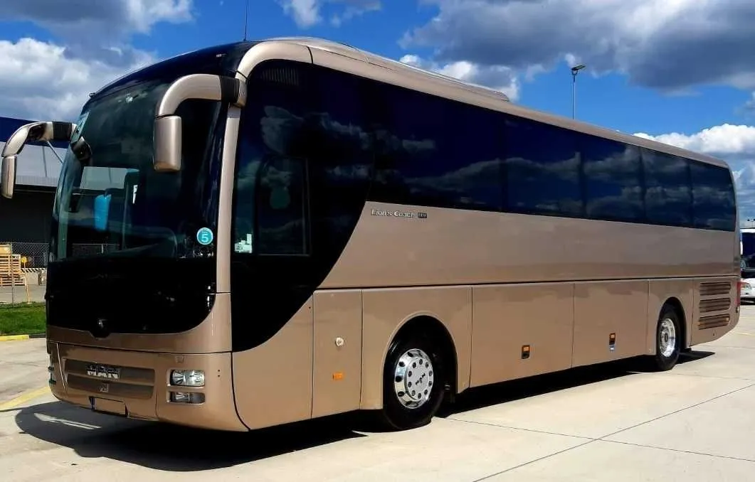 Autokar i flota firmy Przewóz osób ,,Łuk- Mar"