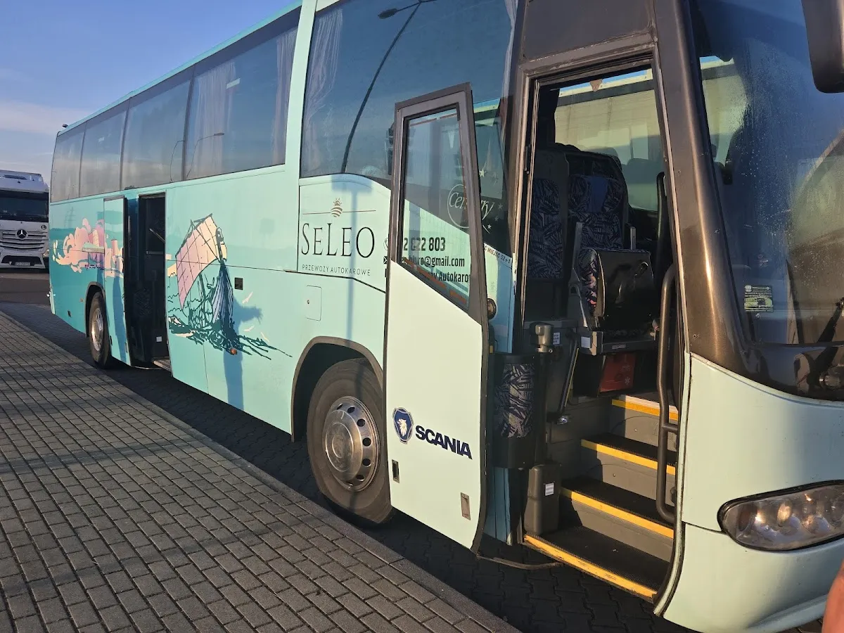 Autokar i flota firmy Przewozy Autokarowe SeLeo