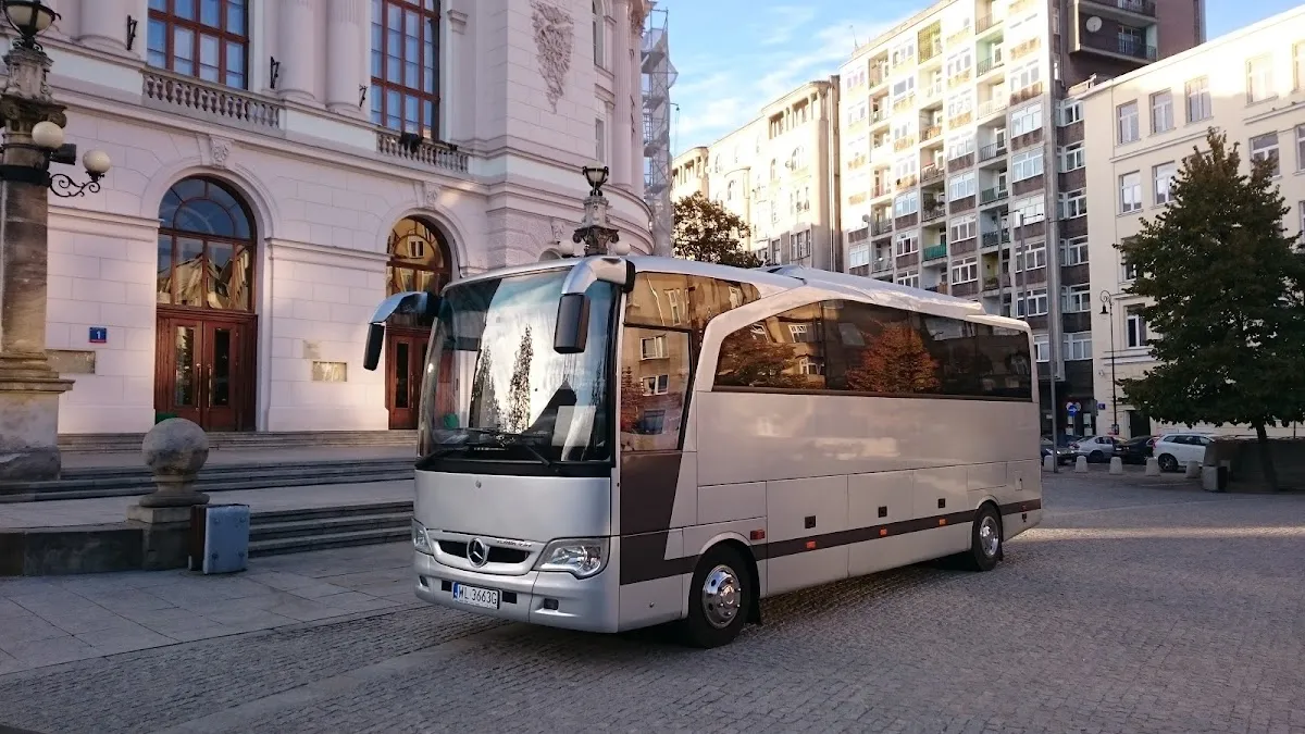 Autokar i flota firmy Przewozy Autokarowe Wynajem Autokarów i Busów