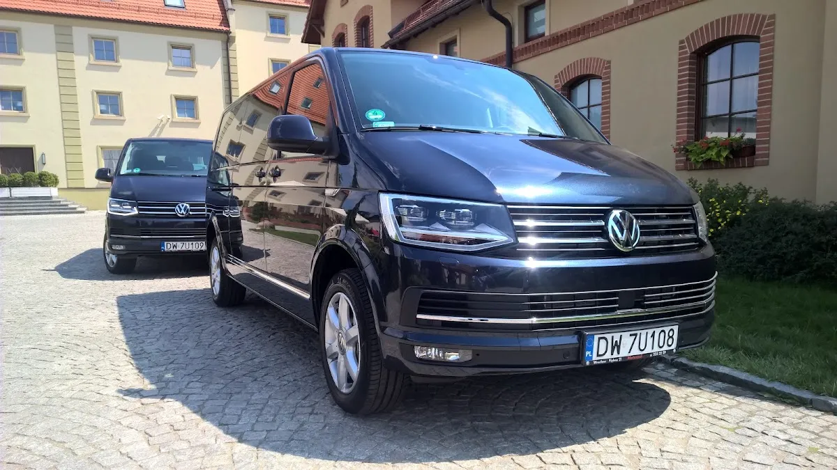 Autokar i flota firmy RAMZES - wynajem komfortowych busów, minibusów z kierowcą. Licencjonowany przewóz osób