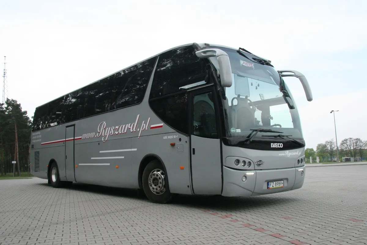 Autokar i flota firmy Ryszard. Organizacja przewozów turystycznych. Kramek R.