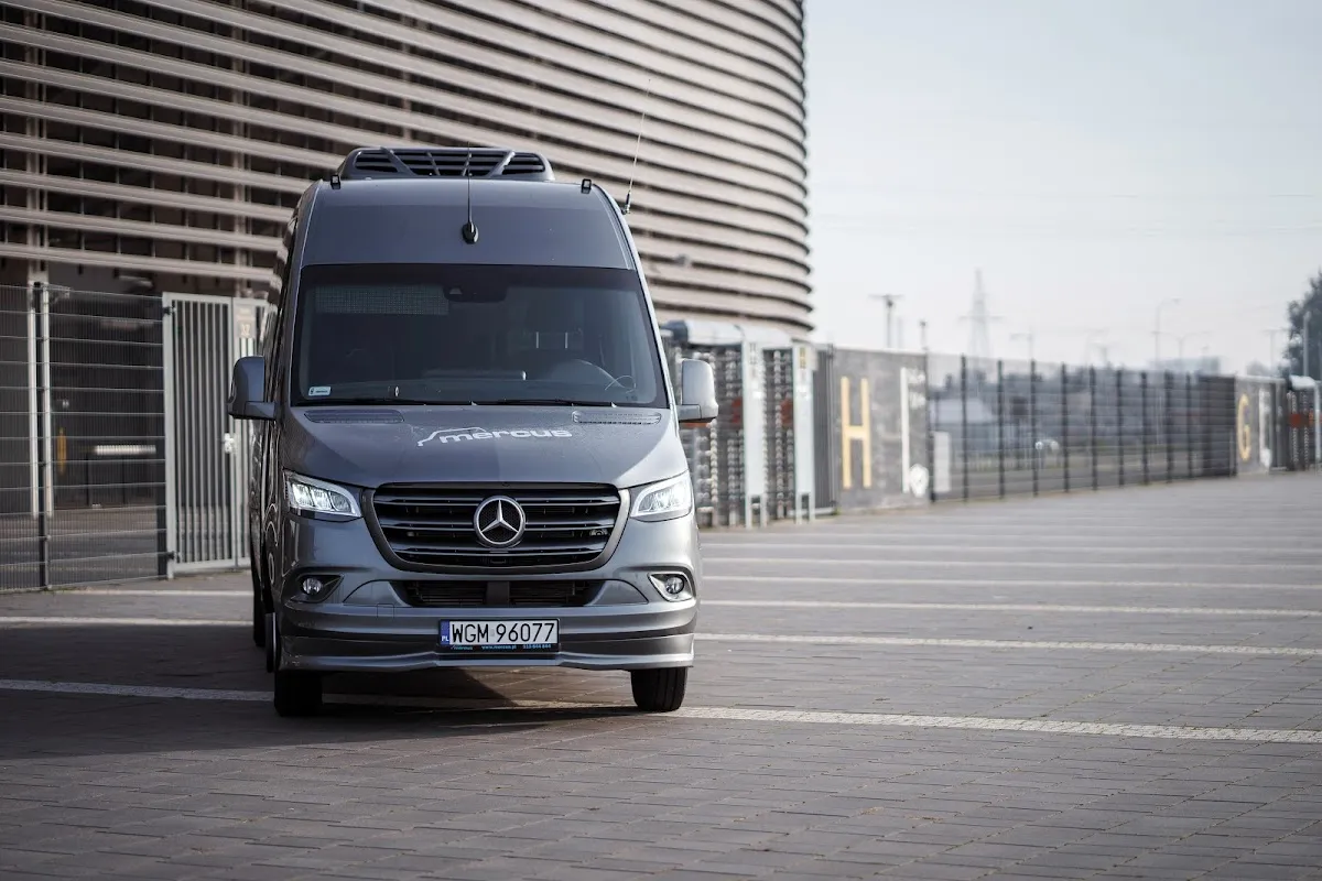 Autokar i flota firmy Softy Handel Usługi Transport Grzegorz Bartnik