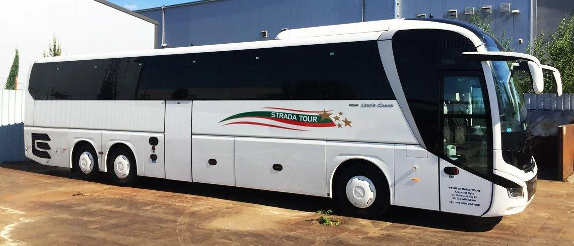 Autokar i flota firmy Strada Tour Wynajem Autokarów