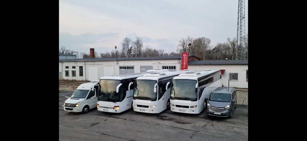 Autokar i flota firmy Transport Augustyn - wynajem autokarów, organizacja wycieczek
