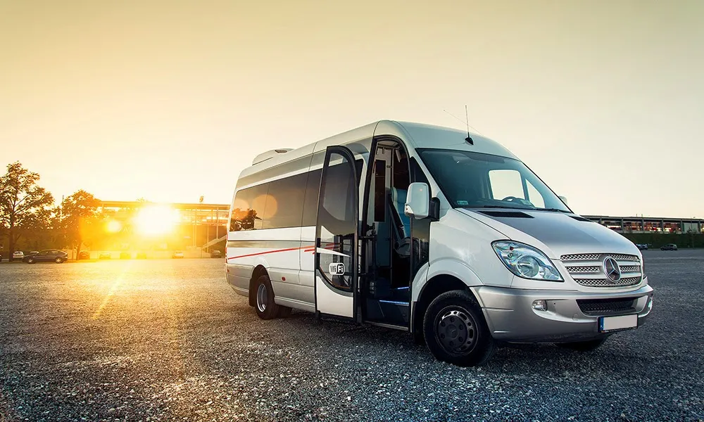 Autokar i flota firmy TransTomVip Wynajem busów Warszawa