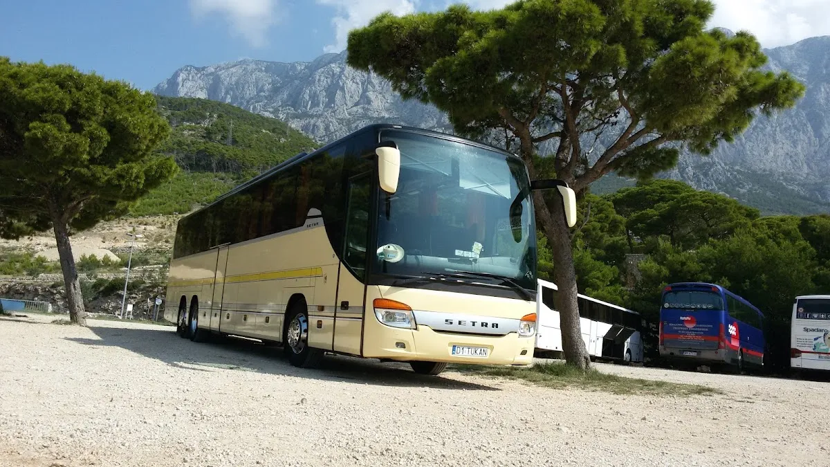 Autokar i flota firmy Tukan Travel SPJ - Wynajem autokarów Wrocław