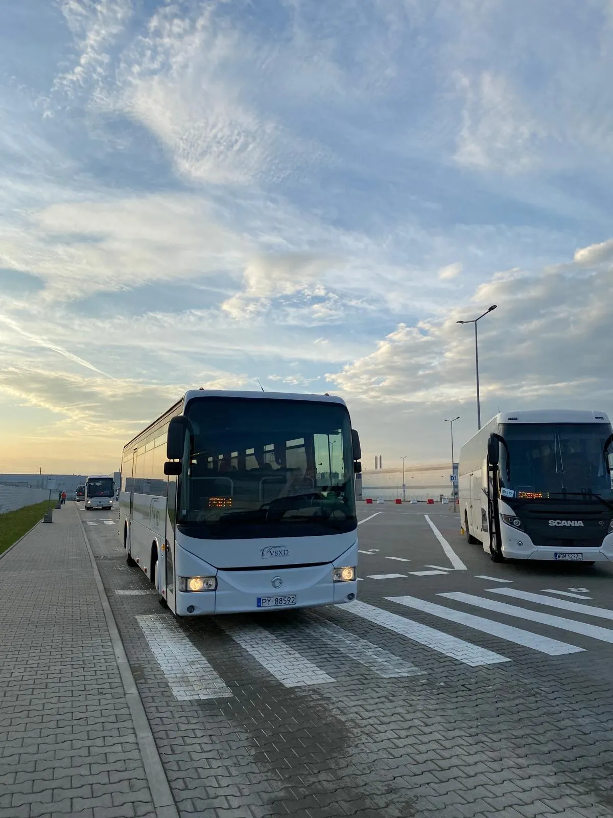 Autokar i flota firmy V8XD Adam Mróz, Łukasz Caliński Spółka Jawna