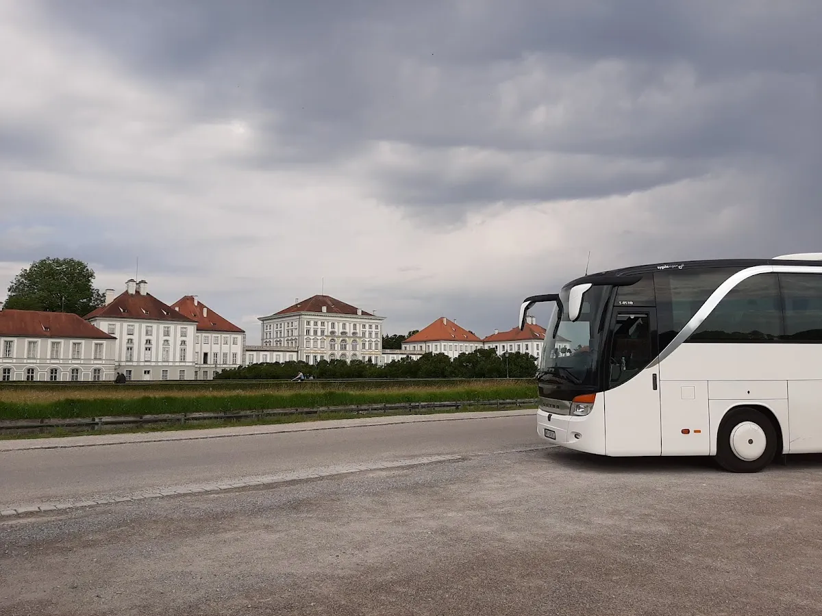 Autokar i flota firmy WOJTEK Przewozy autokarowe Radom