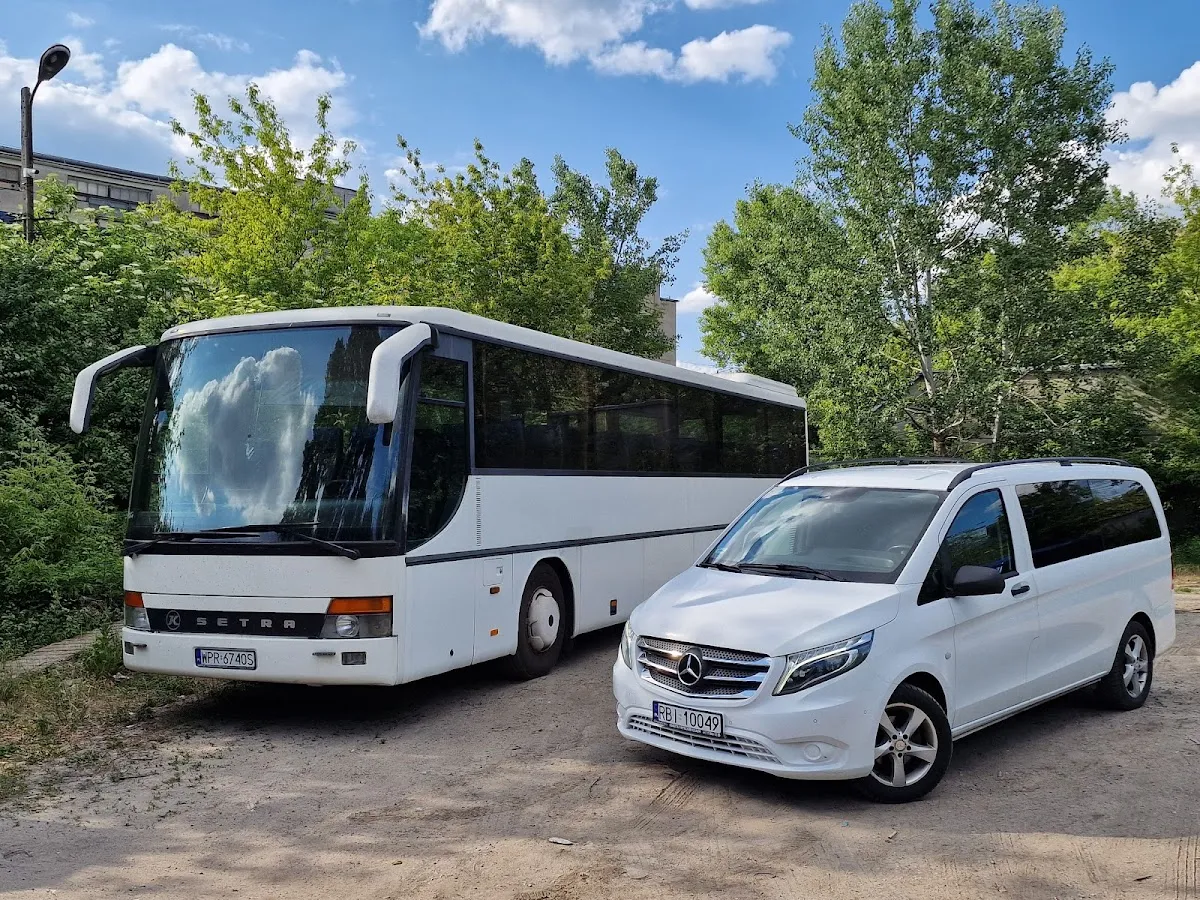 Autokar i flota firmy Wynajem autokarów, autobusów, busów, vanów Warszawa