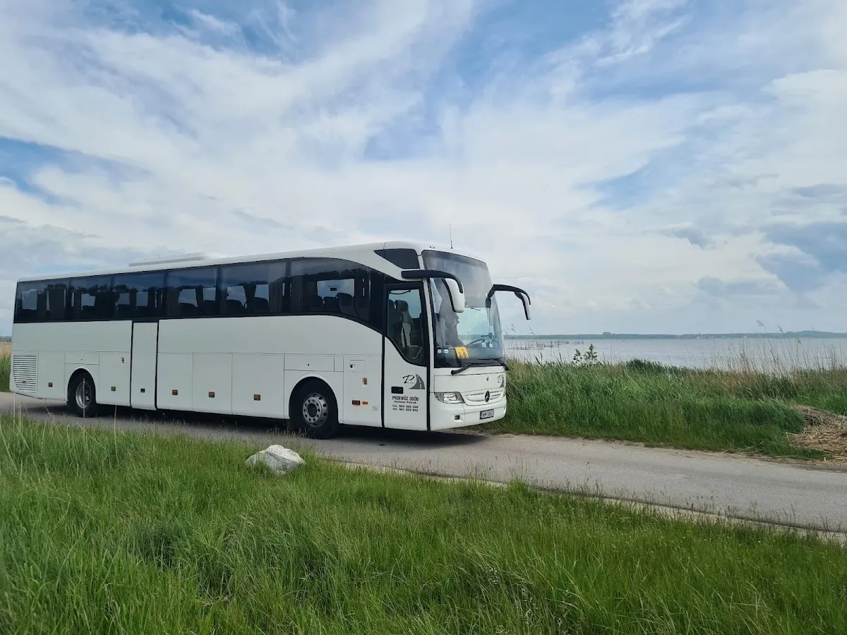 Autokar i flota firmy Wynajem Autokarów i Busów Waldemar Pietrzak