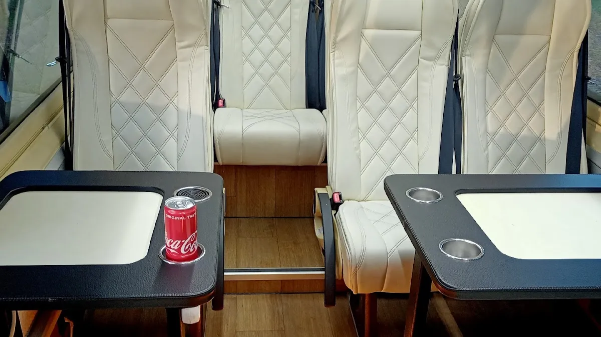 Autokar i flota firmy Wynajem autokarów i busów Warszawa PRZEWOZY-NOWAK