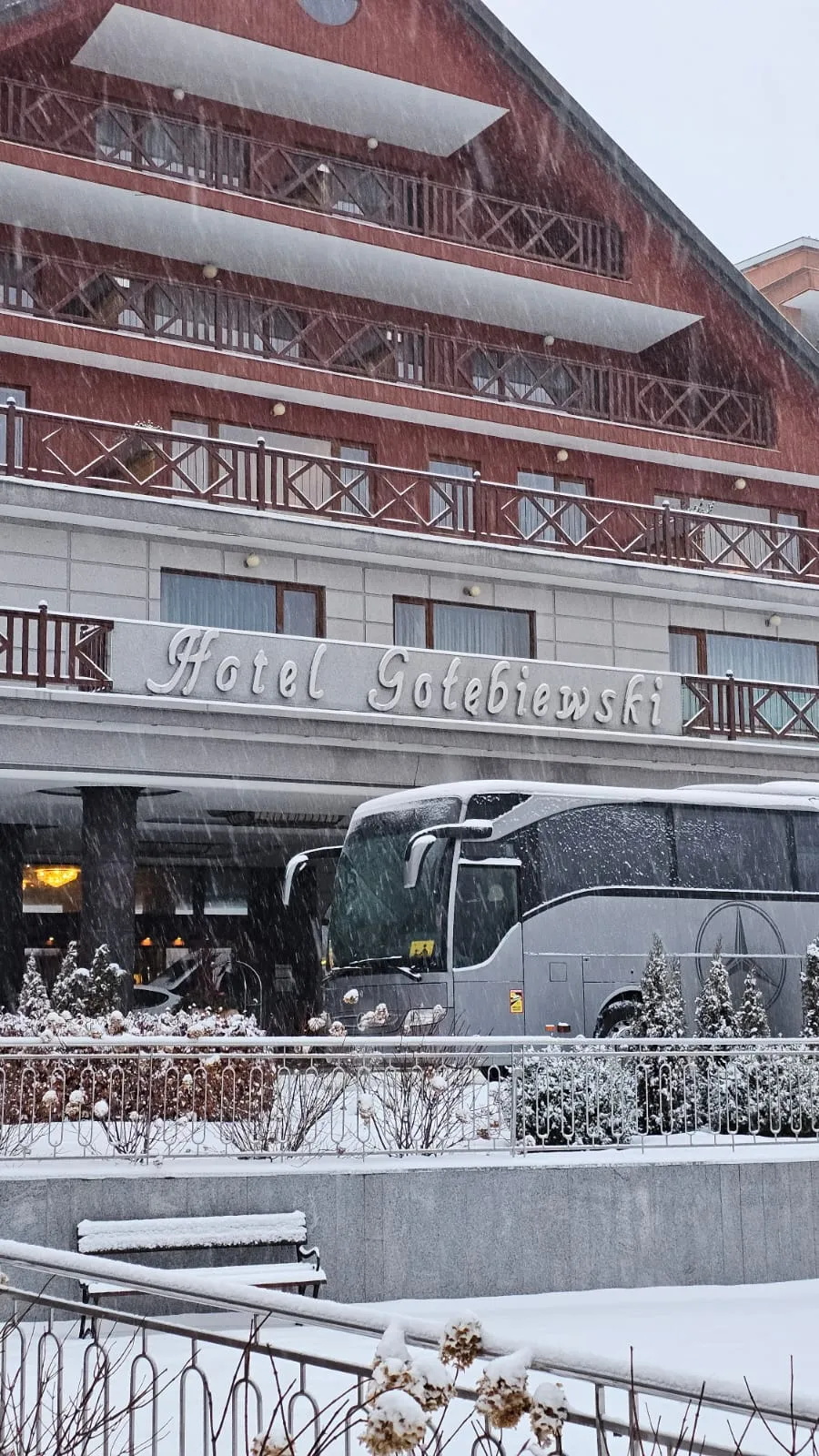 Autokar i flota firmy Wynajem autokarów, przewozy autokarowe Warszawa wynajmij-autokar.pl