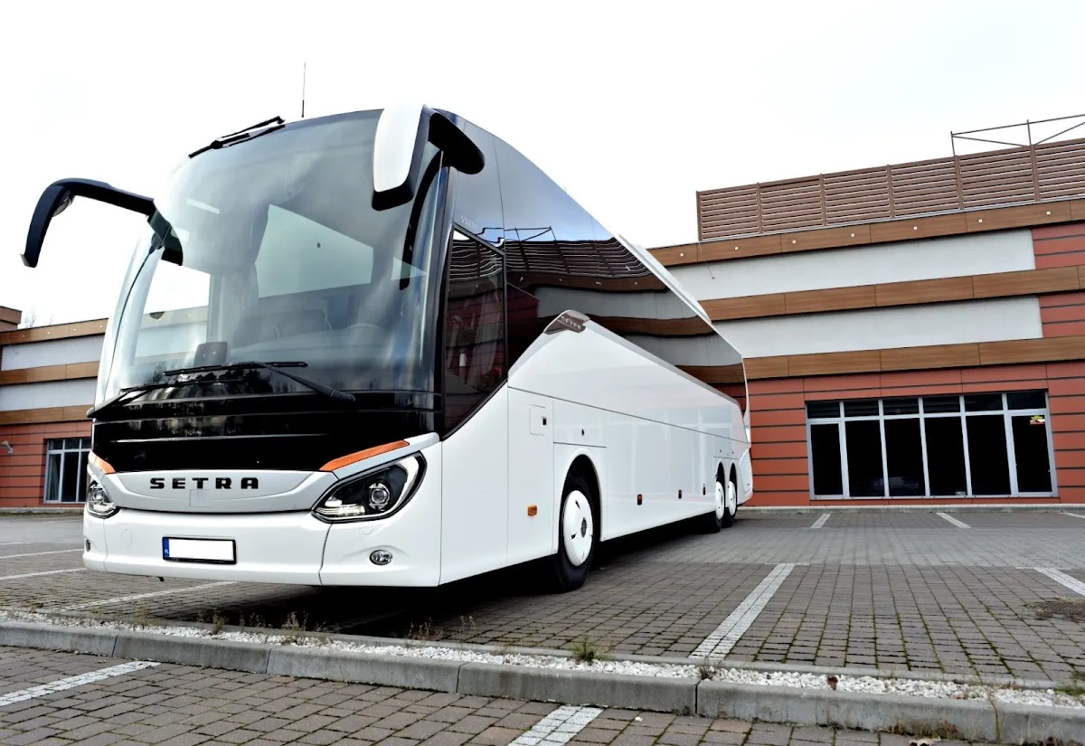 Autokar i flota firmy Wynajem autokarów Warszawa - BART-TRANS