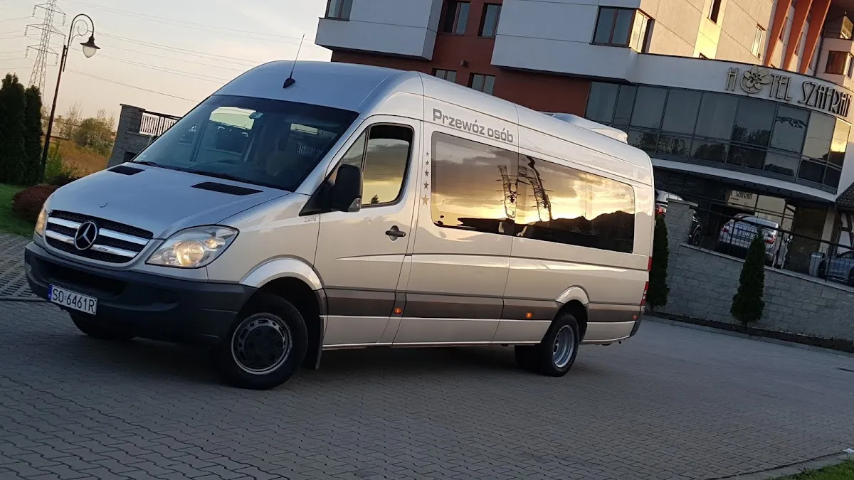 Autokar i flota firmy WYNAJEM BUSA PRZEWÓZ OSÓB PRZEWOZY PRACOWNICZE KATOWICE SOSNOWIEC