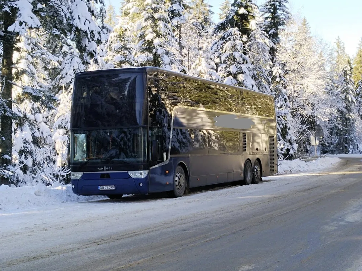 Autokar i flota firmy Wynajem busów i autokarów Częstochowa Pogress Travel Przybylski
