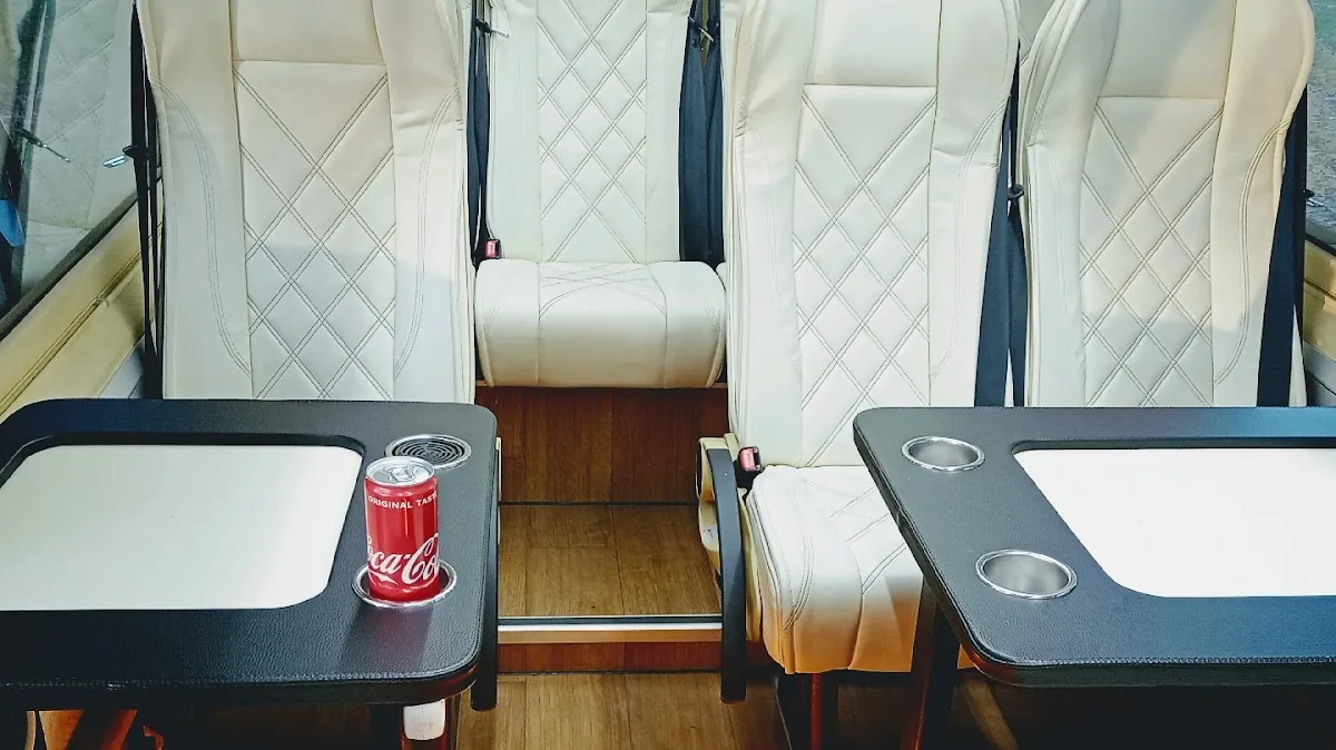 Autokar i flota firmy Wynajem Busów Warszawa PRZEWOZY-NOWAK - Wynajem Autokarów